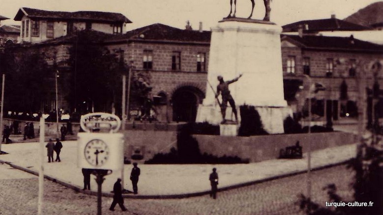 ankara-ulus-meydani-1930-40-3.jpg