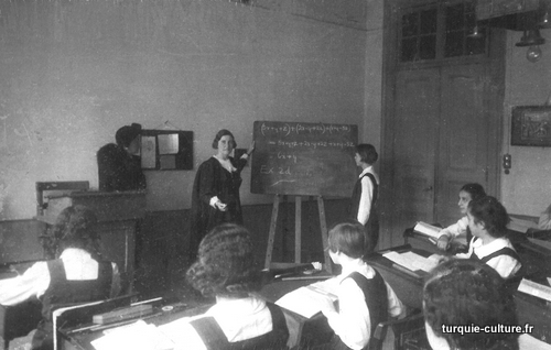 ecole-classe-filles-a.jpg ecole-classe-filles-a.jpg