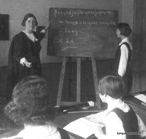 ecole-classe-filles-b.jpg ecole-classe-filles-b.jpg