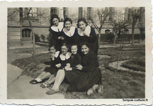 ecole-j-filles-groupe.jpg ecole-j-filles-groupe.jpg