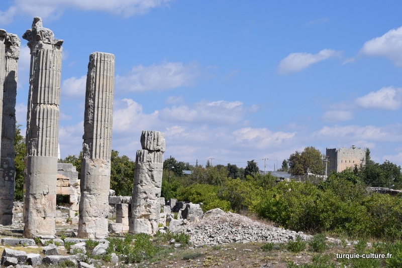 Uzuncaburç temple de Zeus