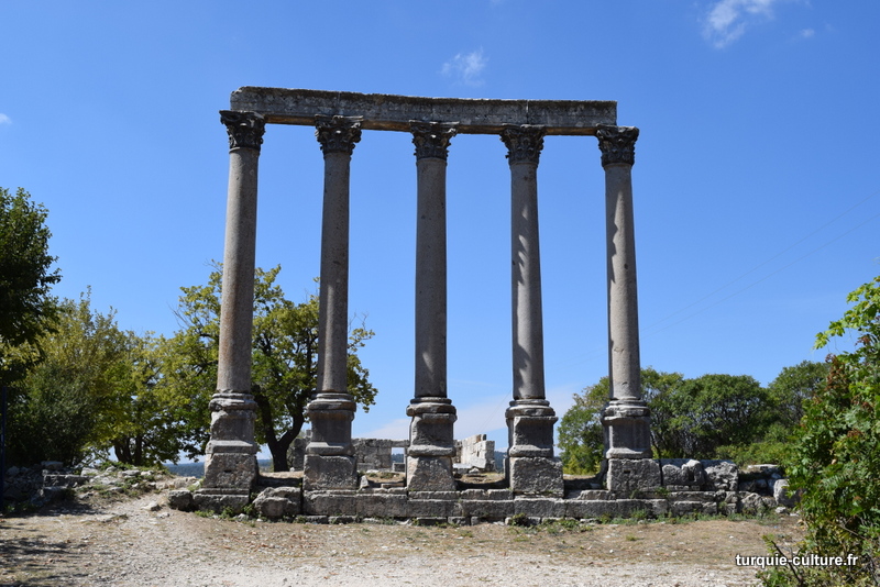 Uzuncaburç, temple de Tychè, p