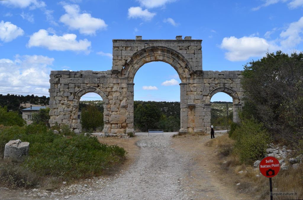 Uzuncaburç, porte Nord